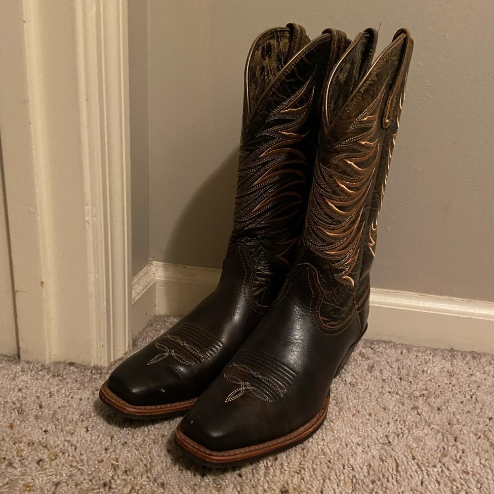 Ariat women’s cowboy boots